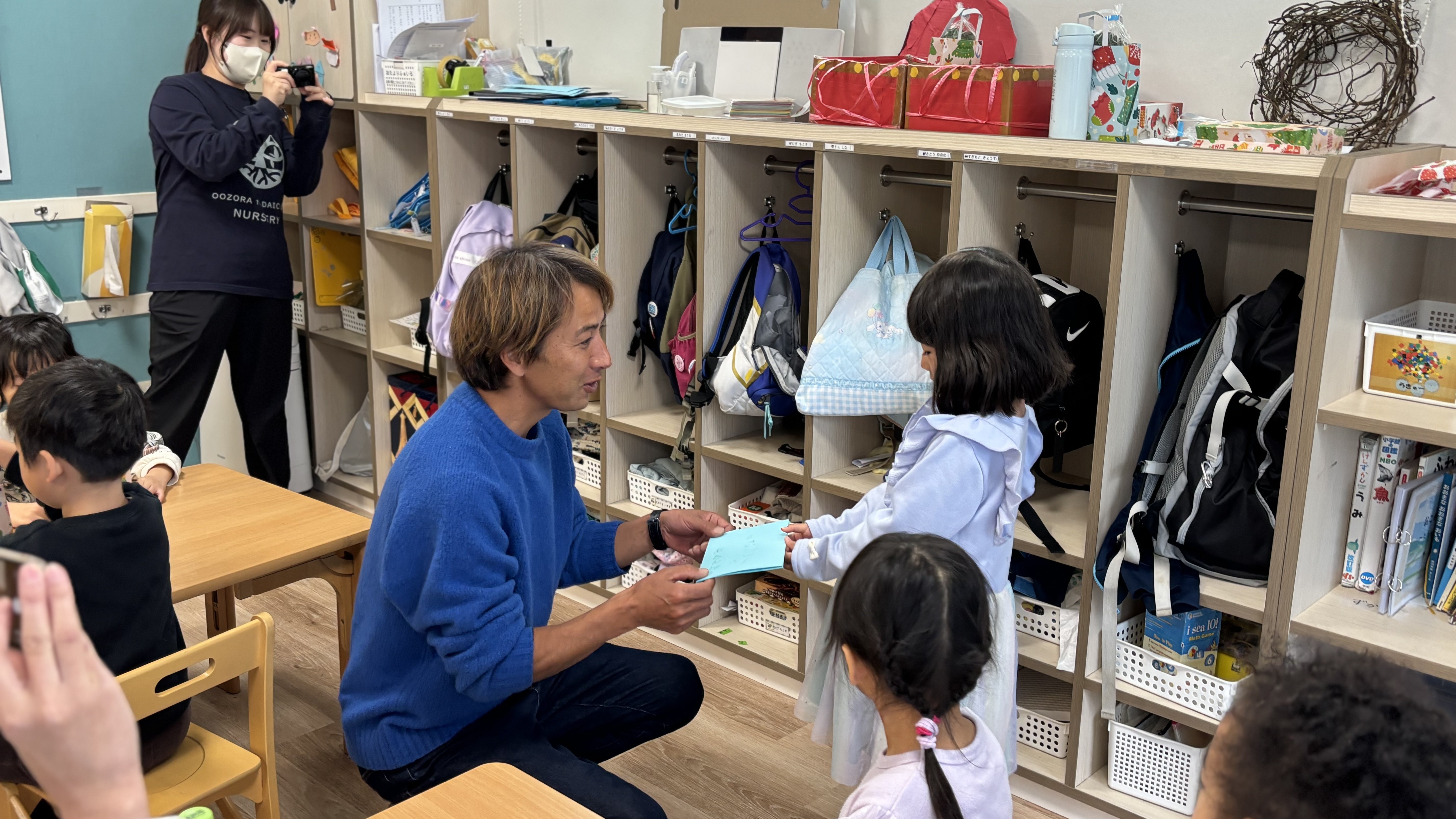 こうじさんにお手紙を渡すことども